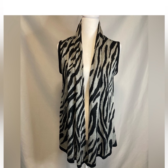 Art And Soul Tops - Art And Soul Black and White Zebra Pattern Vest
